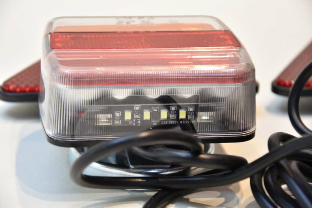 LED sdružená světla s magnetem a trojúhelníky, kabeláž 7pin/7,5m homologace - náhled 3