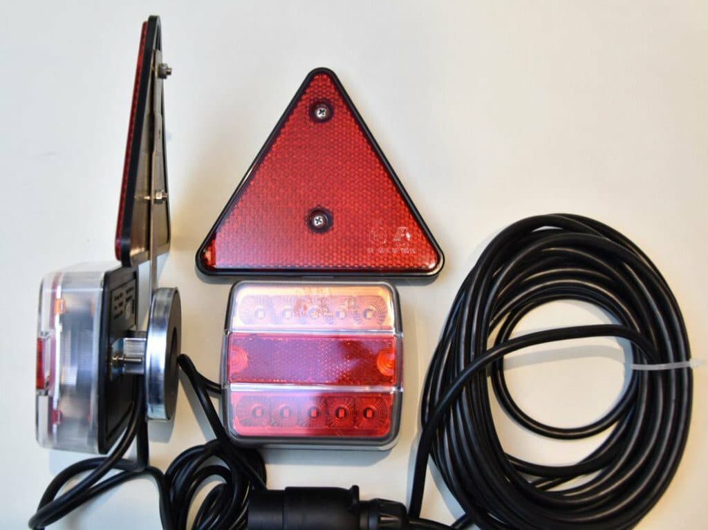 LED sdružená světla s magnetem a trojúhelníky, kabeláž 7pin/7,5m homologace - náhled 5
