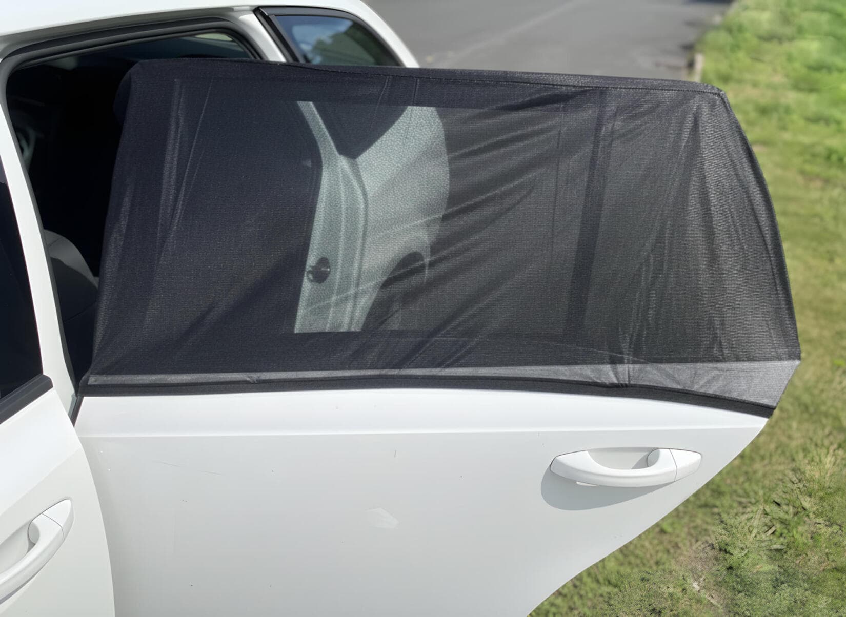 Sluneční clona na boční okno auta / návlek na dveře CAR SUNSHADE SET 1, vel. S, 2ks SIXTOL - náhled 4