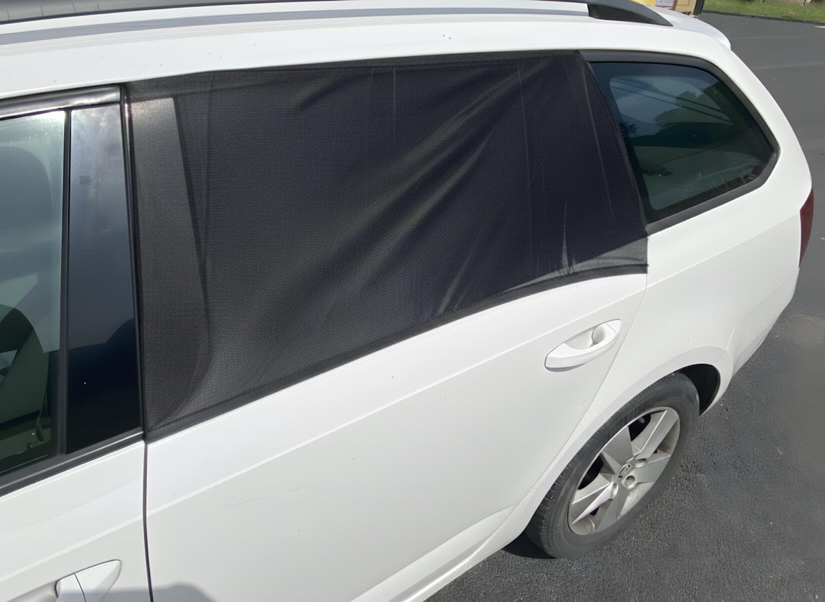 Sluneční clona na boční okno auta / návlek na dveře CAR SUNSHADE SET 1, vel. S, 2ks SIXTOL - náhled 5